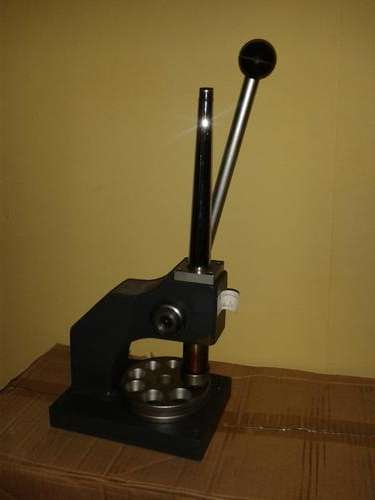 Ring stretching machine